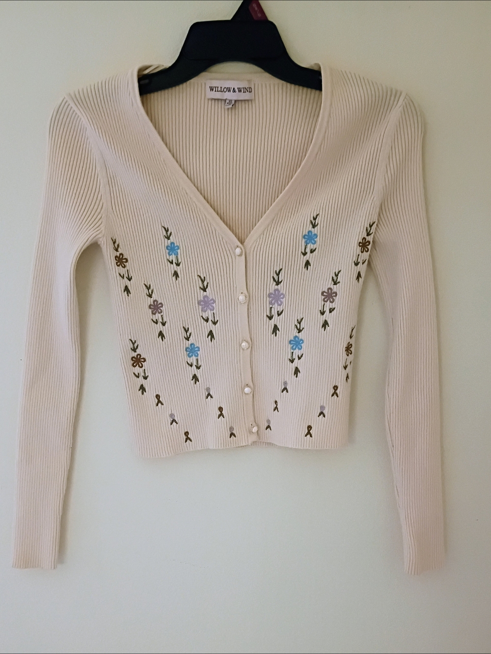 Cream Ribbed V-Neck Cardigan with Floral Embroidery